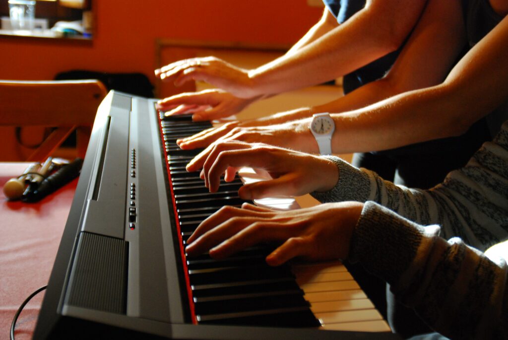 Unterschied: Keyboard, E-Piano, Digitalpiano und Stagepino